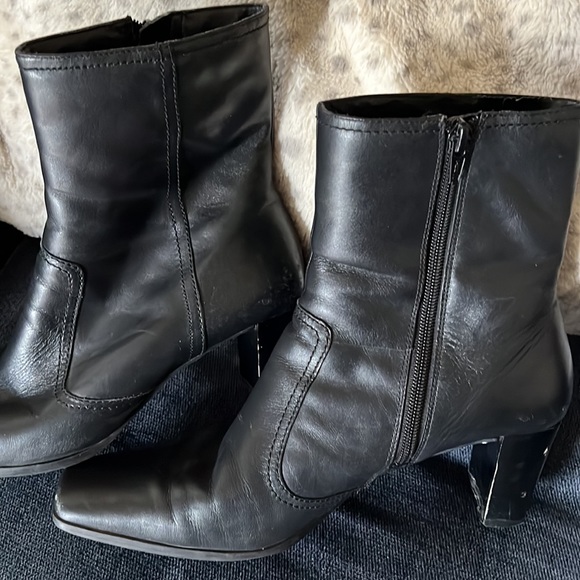 Classic black boots - Picture 6 of 7